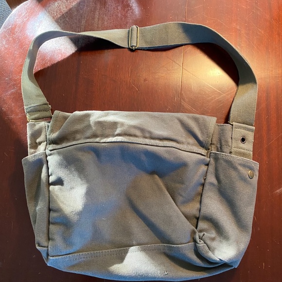 NWOT: For Men or Women:: Diesel "Stay True" Olive Green Messenger Bag - Picture 4 of 8